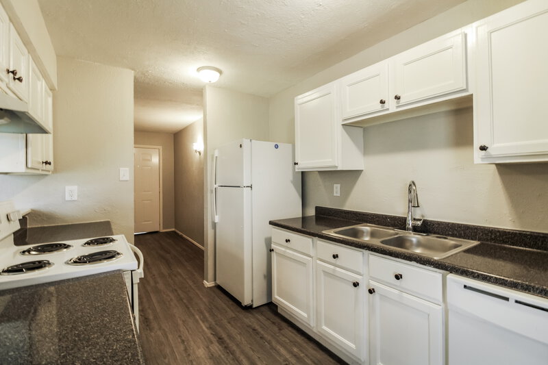 1,760/Mo, 16222 Lazy Ridge Houston, TX 77053 Kitchen View 2