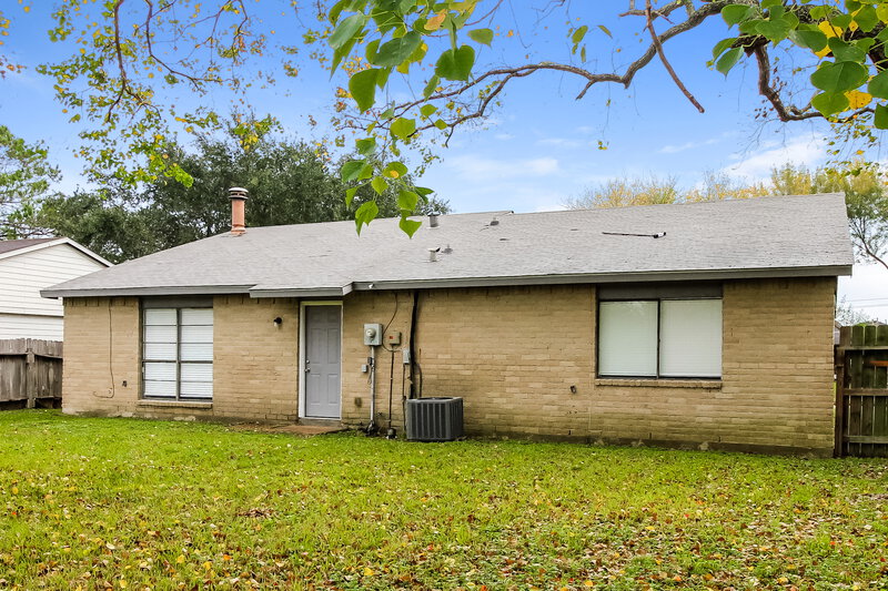 1,760/Mo, 16222 Lazy Ridge Houston, TX 77053 Rear View 3