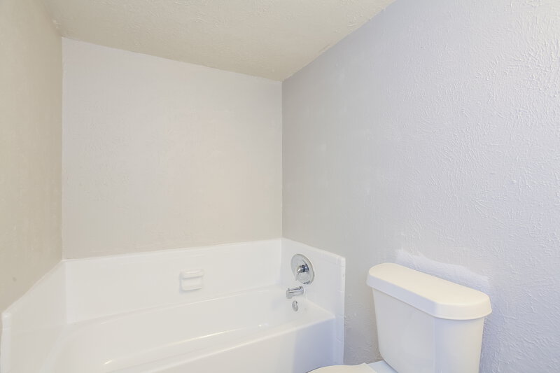 1,760/Mo, 16222 Lazy Ridge Houston, TX 77053 Bathroom View 2