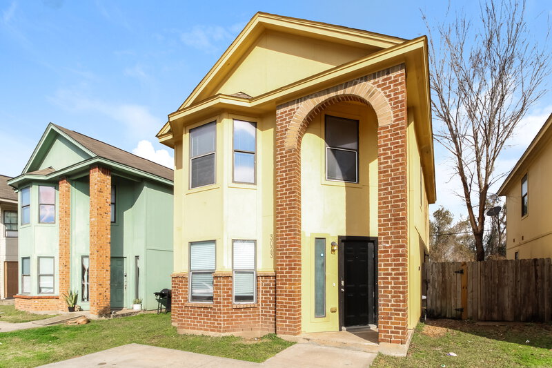 2,210/Mo, 3023 La Estancia Ln Houston, TX 77093 Front View