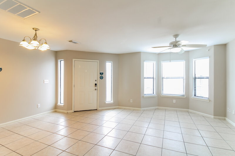 2,210/Mo, 3023 La Estancia Ln Houston, TX 77093 Living Room View 2