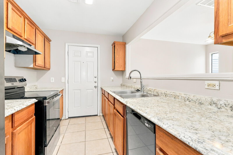1,510/Mo, 3023 La Estancia Ln Houston, TX 77093 Kitchen View 2