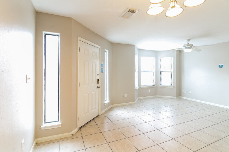 2,210/Mo, 3023 La Estancia Ln Houston, TX 77093 Living Room View 3