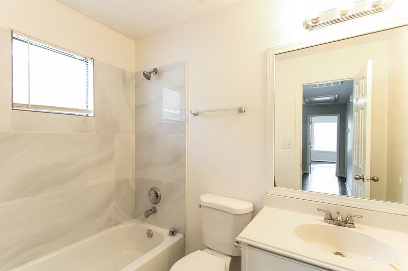 2,210/Mo, 3023 La Estancia Ln Houston, TX 77093 Bathroom View