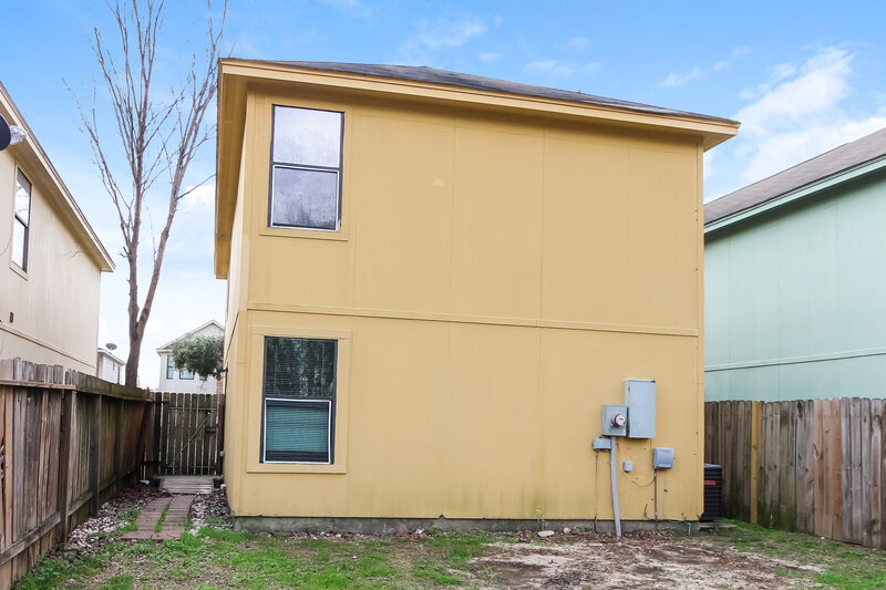 2,210/Mo, 3023 La Estancia Ln Houston, TX 77093 Rear View 2