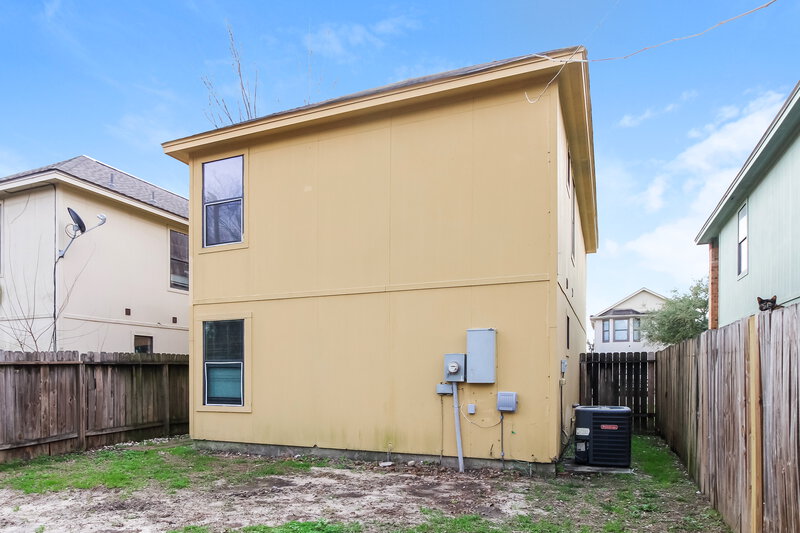 2,210/Mo, 3023 La Estancia Ln Houston, TX 77093 Rear View 3