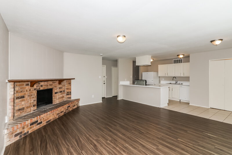 1,720/Mo, 5011 Ridge Manor Dr Houston, TX 77053 Living Room View 2