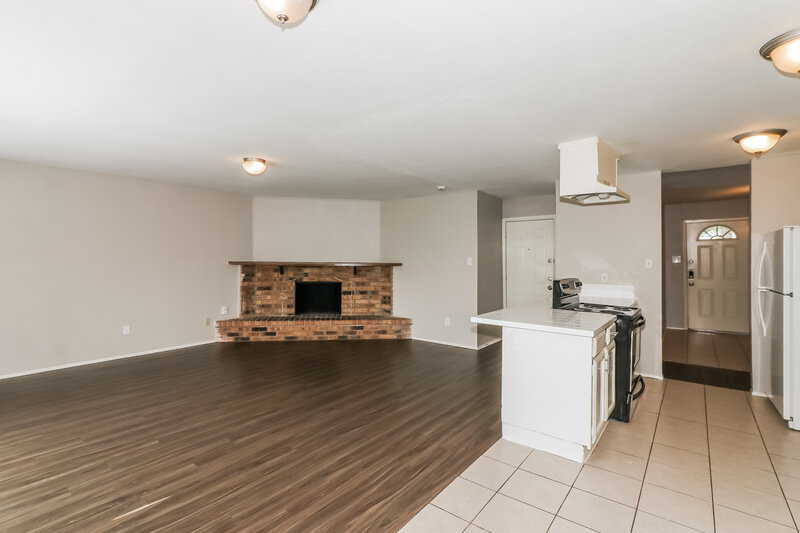 1,720/Mo, 5011 Ridge Manor Dr Houston, TX 77053 Living Room View 3