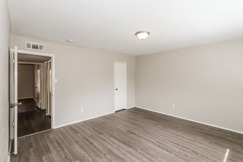 1,720/Mo, 5011 Ridge Manor Dr Houston, TX 77053 Main Bedroom View 2