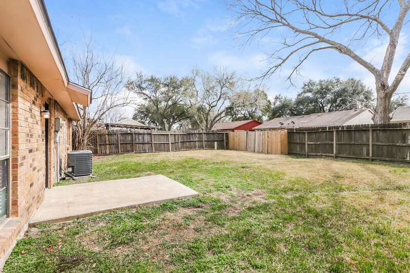 1,720/Mo, 5011 Ridge Manor Dr Houston, TX 77053 Rear View 2