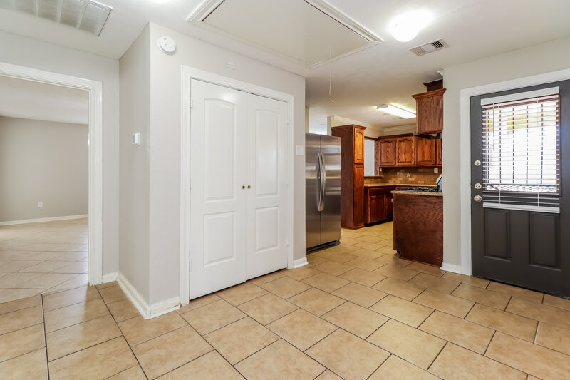 1,785/Mo, 1312 Riggs Baytown, TX 77520 Living Room View 2