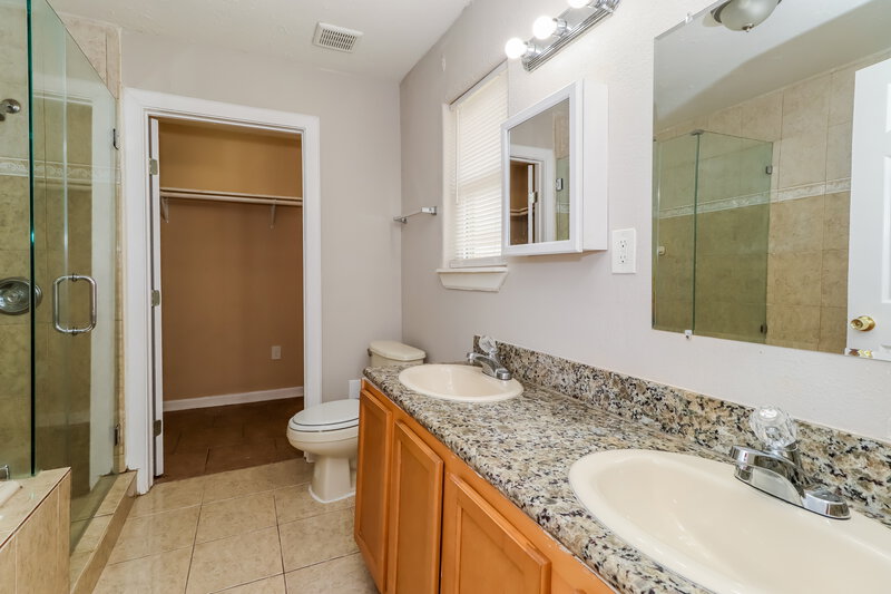 1,785/Mo, 1312 Riggs Baytown, TX 77520 Main Bathroom View