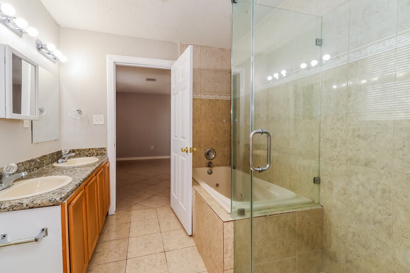 1,785/Mo, 1312 Riggs Baytown, TX 77520 Bathroom View 2