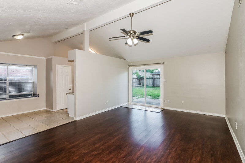 1,600/Mo, 20250 Telegraph Square Ln Katy, TX 77449 Living Room View