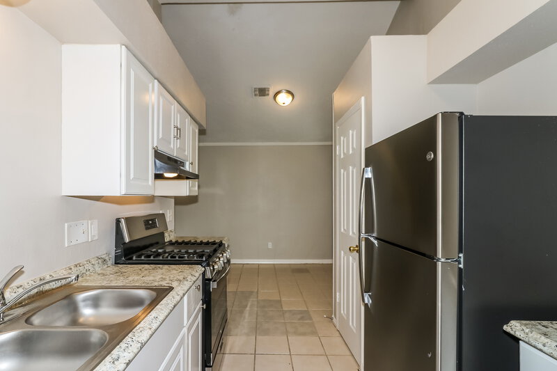 1,785/Mo, 20250 Telegraph Square Ln Katy, TX 77449 Kitchen View 2