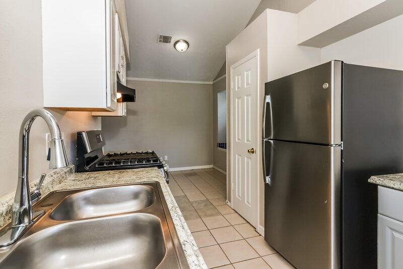 1,600/Mo, 20250 Telegraph Square Ln Katy, TX 77449 Kitchen View 3