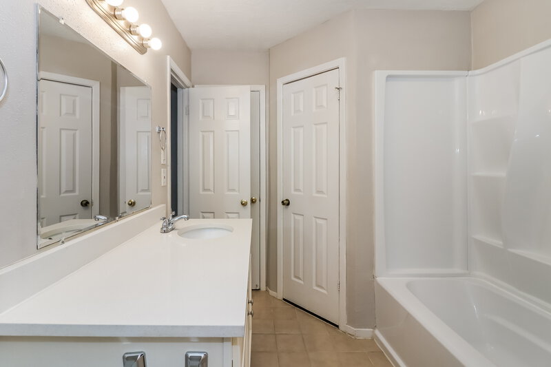 1,785/Mo, 20250 Telegraph Square Ln Katy, TX 77449 Main Bathroom View 2