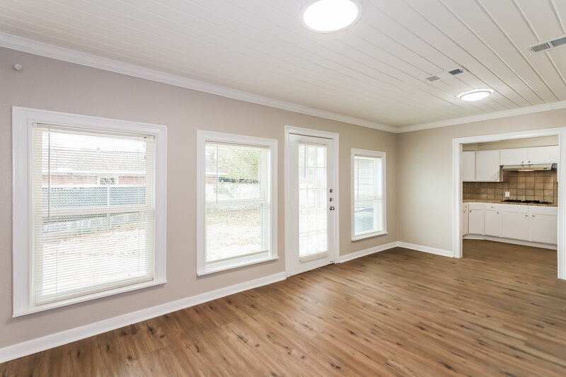 2,315/Mo, 5407 N Crooked Creek Dr. Houston, TX 77017 Living Room View