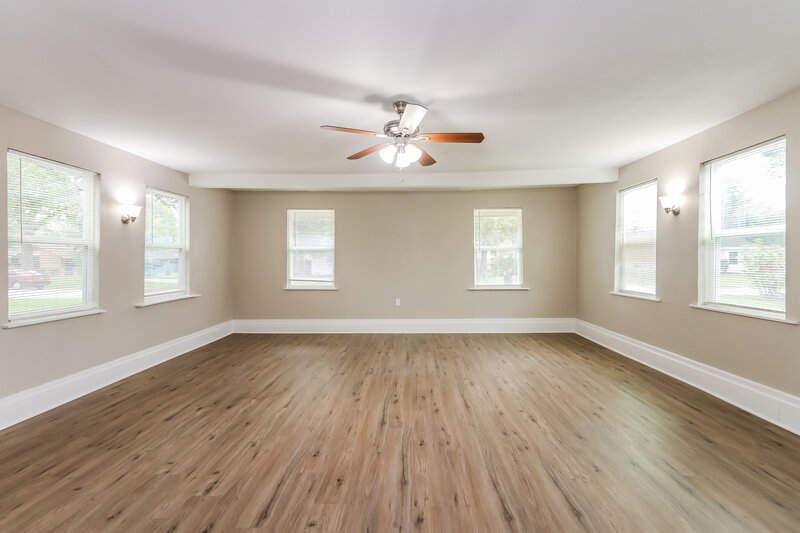 2,315/Mo, 5407 N Crooked Creek Dr. Houston, TX 77017 Living Room View 2