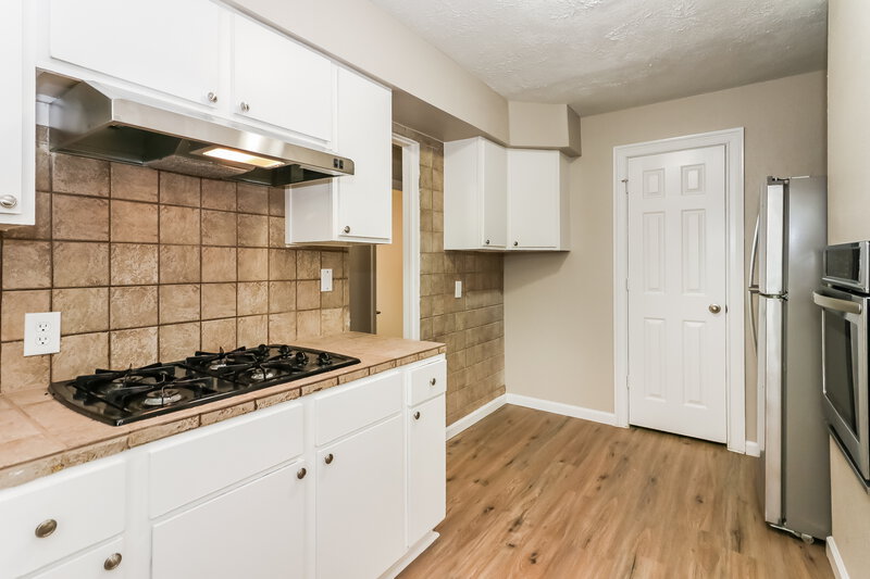 2,315/Mo, 5407 N Crooked Creek Dr. Houston, TX 77017 Kitchen View