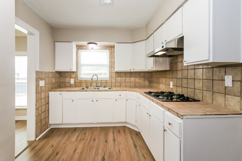 2,315/Mo, 5407 N Crooked Creek Dr. Houston, TX 77017 Kitchen View 2
