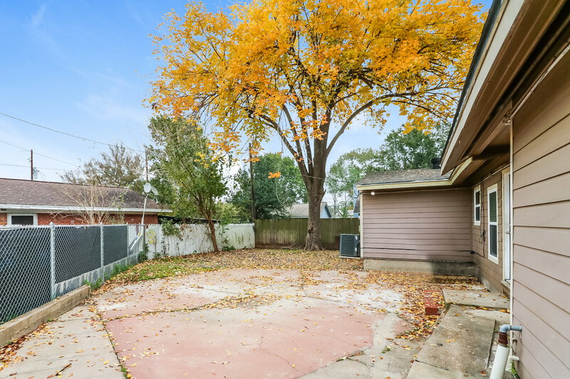 2,315/Mo, 5407 N Crooked Creek Dr. Houston, TX 77017 Rear View