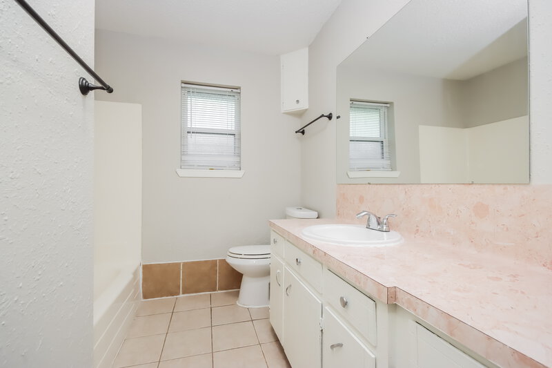 1,390/Mo, 24715 Sorters Rd Porter, TX 77365 Main Bathroom View