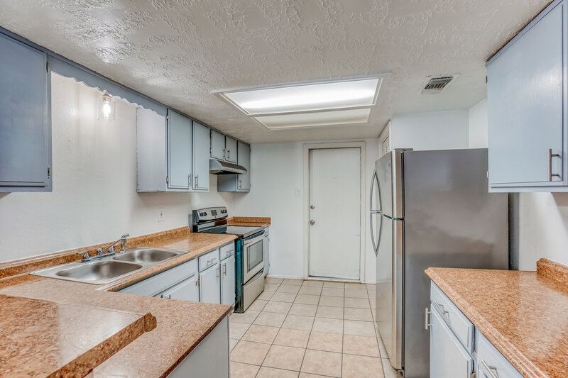 1,535/Mo, 7622 Millbrae Ln Houston, TX 77041 Kitchen View