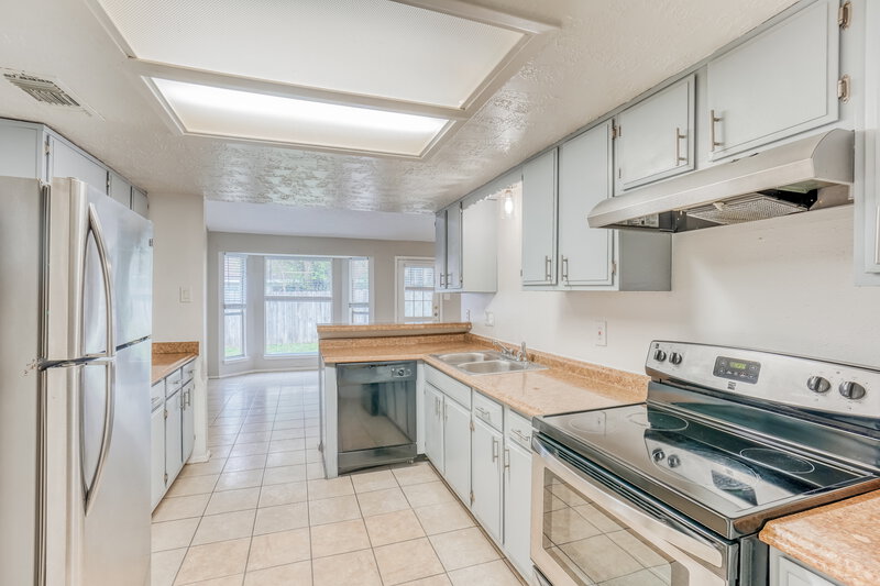 1,535/Mo, 7622 Millbrae Ln Houston, TX 77041 Kitchen View 2