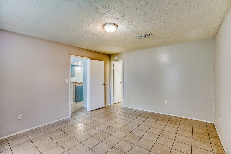 1,535/Mo, 7622 Millbrae Ln Houston, TX 77041 Main Bedroom View 2