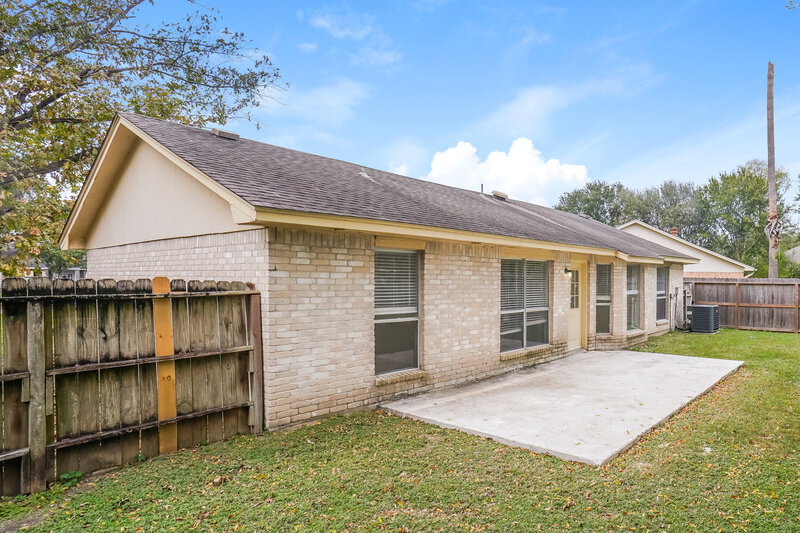 1,535/Mo, 7622 Millbrae Ln Houston, TX 77041 Rear View