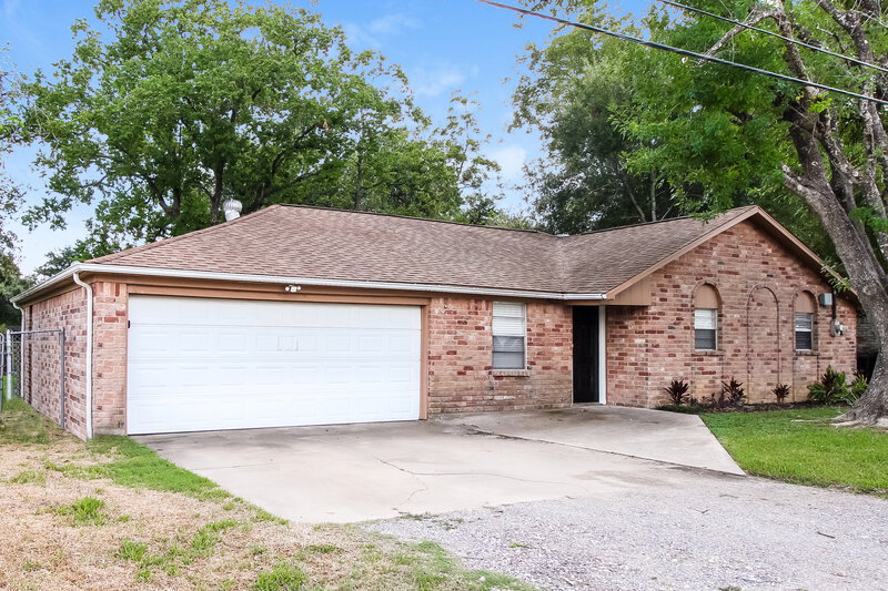 1,640/Mo, 2921 Leroy St Bacliff, TX 77518 Front View