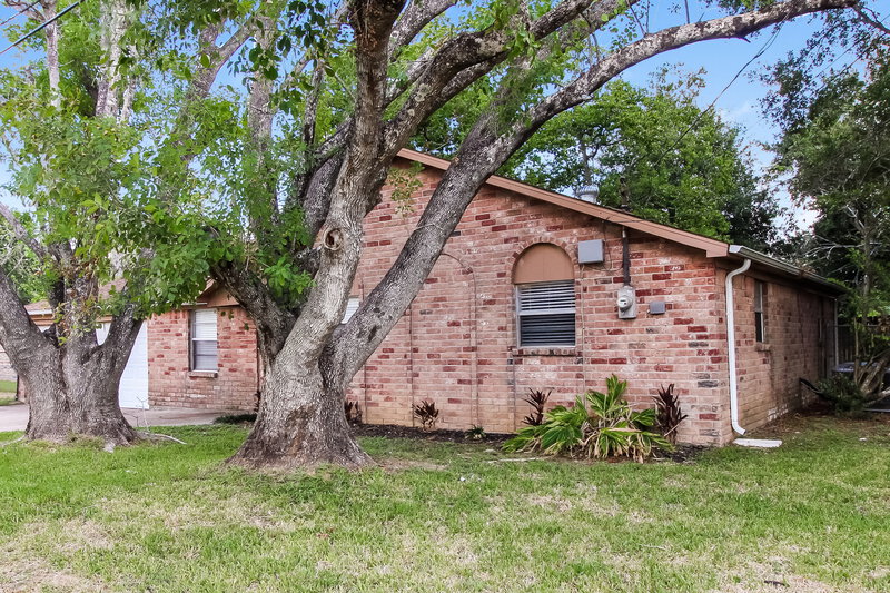 1,640/Mo, 2921 Leroy St Bacliff, TX 77518 Front View 2