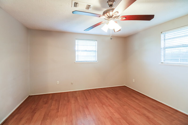 1,640/Mo, 2921 Leroy St Bacliff, TX 77518 Main Bedroom View