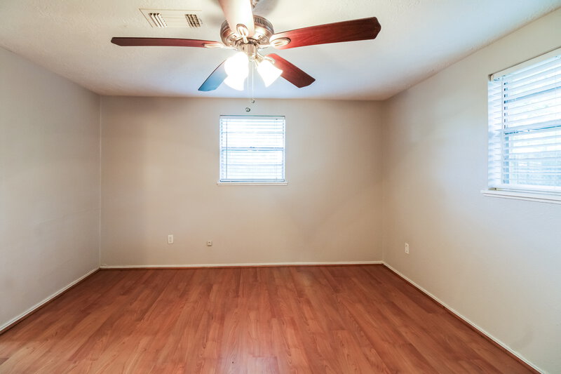 1,640/Mo, 2921 Leroy St Bacliff, TX 77518 Main Bedroom View 2