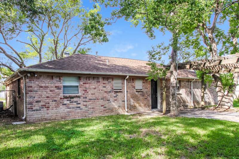 1,640/Mo, 2921 Leroy St Bacliff, TX 77518 Rear View 2