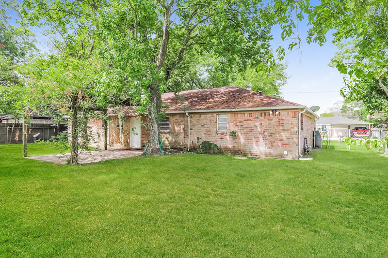 1,640/Mo, 2921 Leroy St Bacliff, TX 77518 Rear View 5