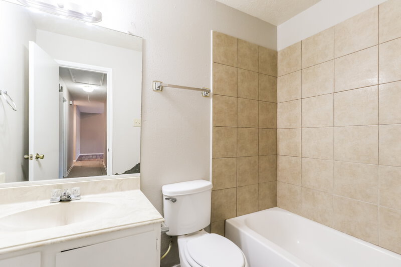 1,620/Mo, 4015 Adonis Spring, TX 77373 Bathroom View
