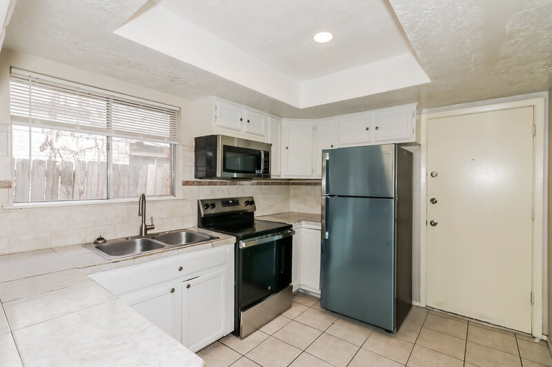 1,570/Mo, 8419 Old Meadow Ln Houston, TX 77064 Kitchen View