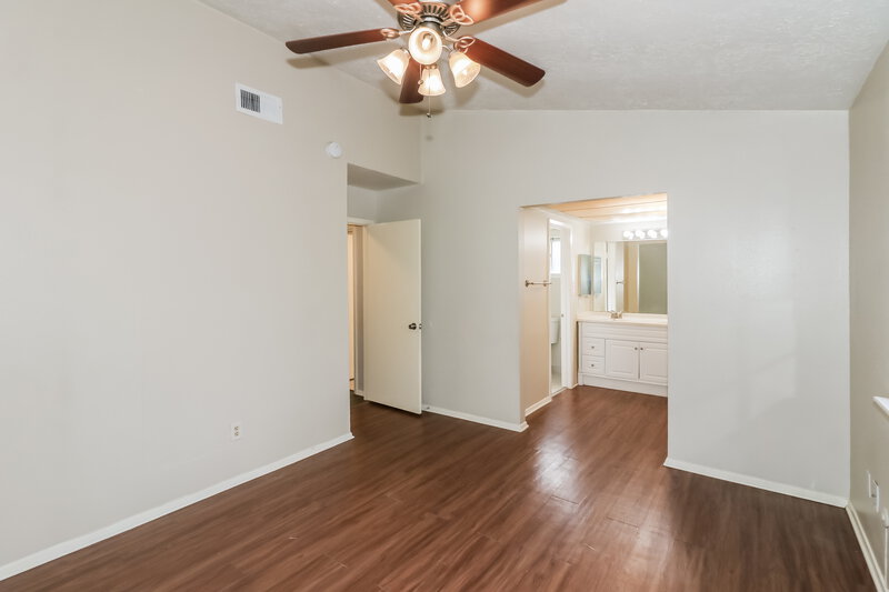 1,570/Mo, 8419 Old Meadow Ln Houston, TX 77064 Main Bedroom View 2