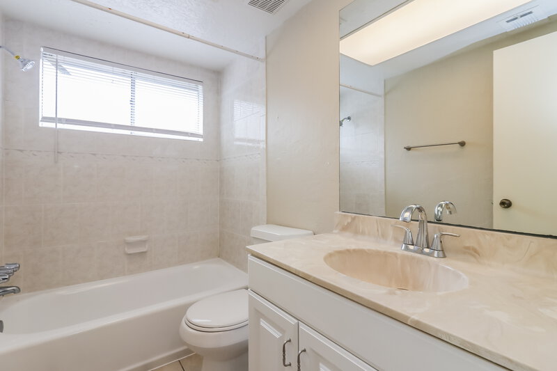 1,570/Mo, 8419 Old Meadow Ln Houston, TX 77064 Bathroom View