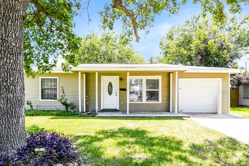 1,475/Mo, 1505 4th Ave N Texas City, TX 77590 External View