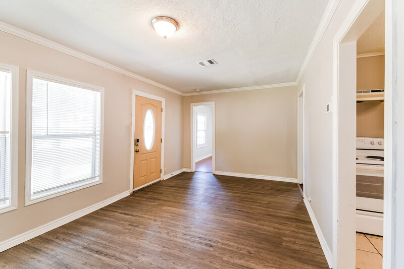 1,475/Mo, 1505 4th Ave N Texas City, TX 77590 Living Room View