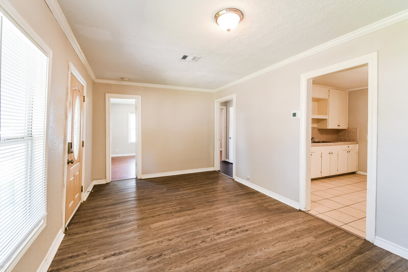 1,475/Mo, 1505 4th Ave N Texas City, TX 77590 Living Room View 2