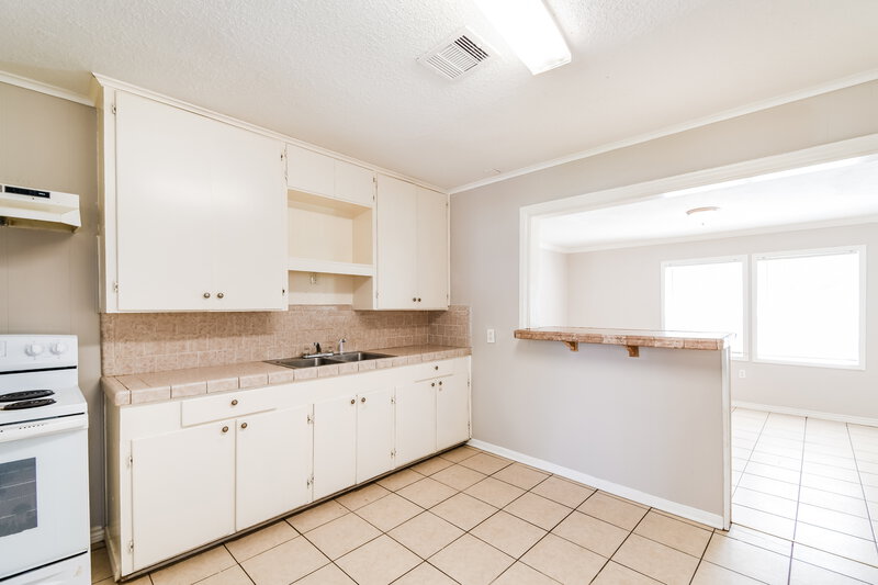 1,475/Mo, 1505 4th Ave N Texas City, TX 77590 Kitchen View