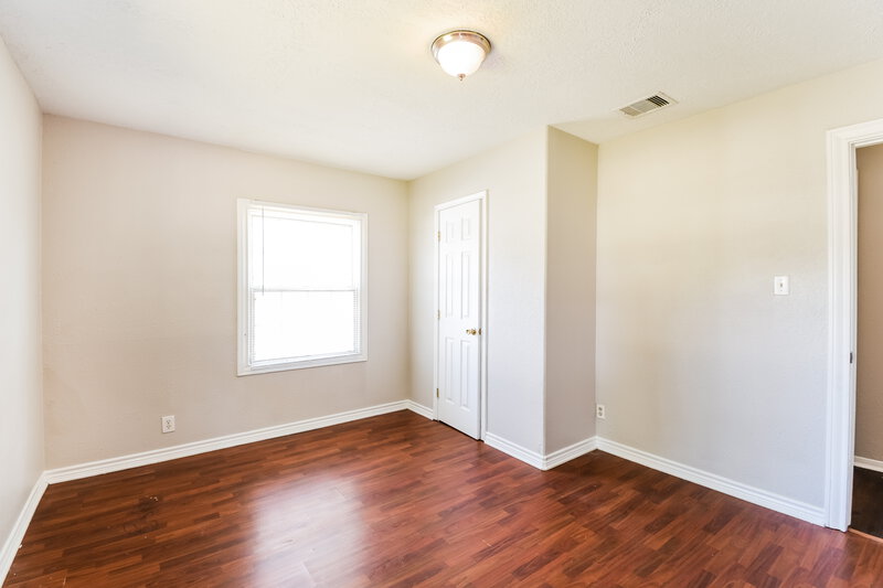 1,475/Mo, 1505 4th Ave N Texas City, TX 77590 Bedroom View 4