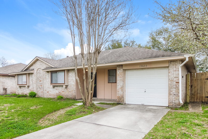 1,820/Mo, 13603 Greenway Dr Sugar Land, TX 77498 Front View