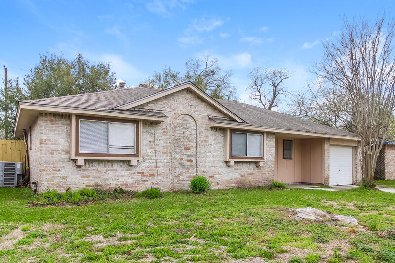 1,820/Mo, 13603 Greenway Dr Sugar Land, TX 77498 Front View 2