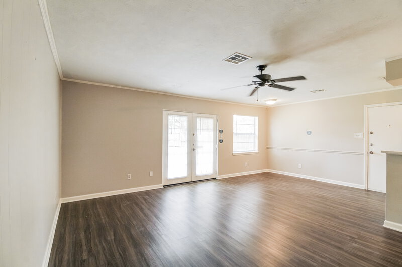 1,820/Mo, 13603 Greenway Dr Sugar Land, TX 77498 Living Room View