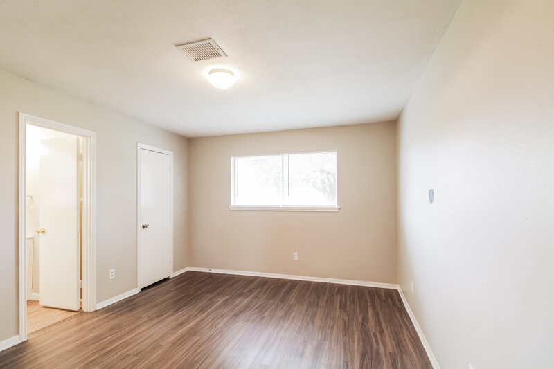 1,820/Mo, 13603 Greenway Dr Sugar Land, TX 77498 Main Bedroom View